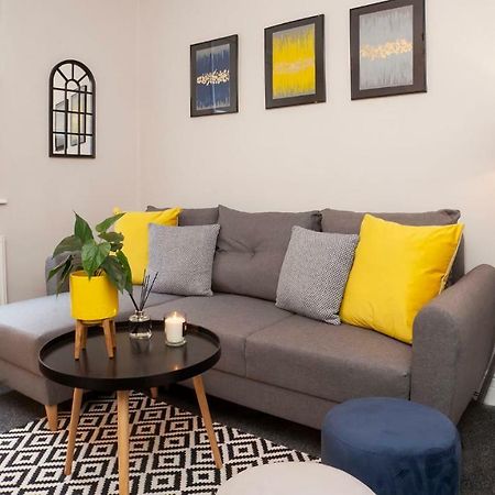 Stylish And Most Central 2 Bed -Free Parking Йорк Екстериор снимка