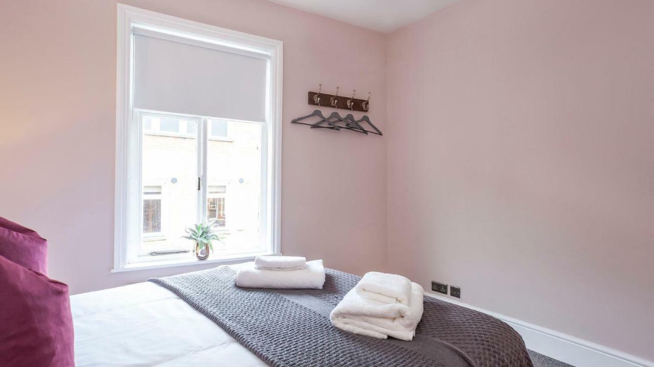 Stylish And Most Central 2 Bed -Free Parking Йорк Екстериор снимка