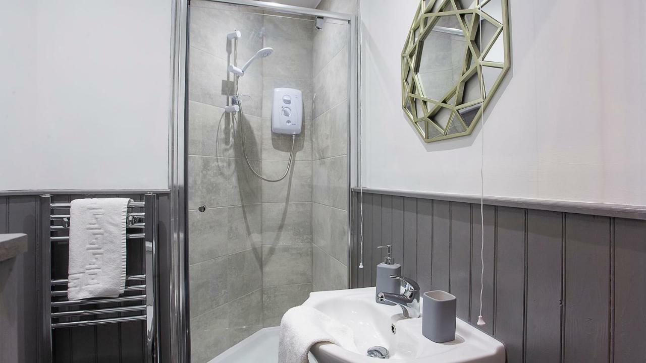 Stylish And Most Central 2 Bed -Free Parking Йорк Екстериор снимка
