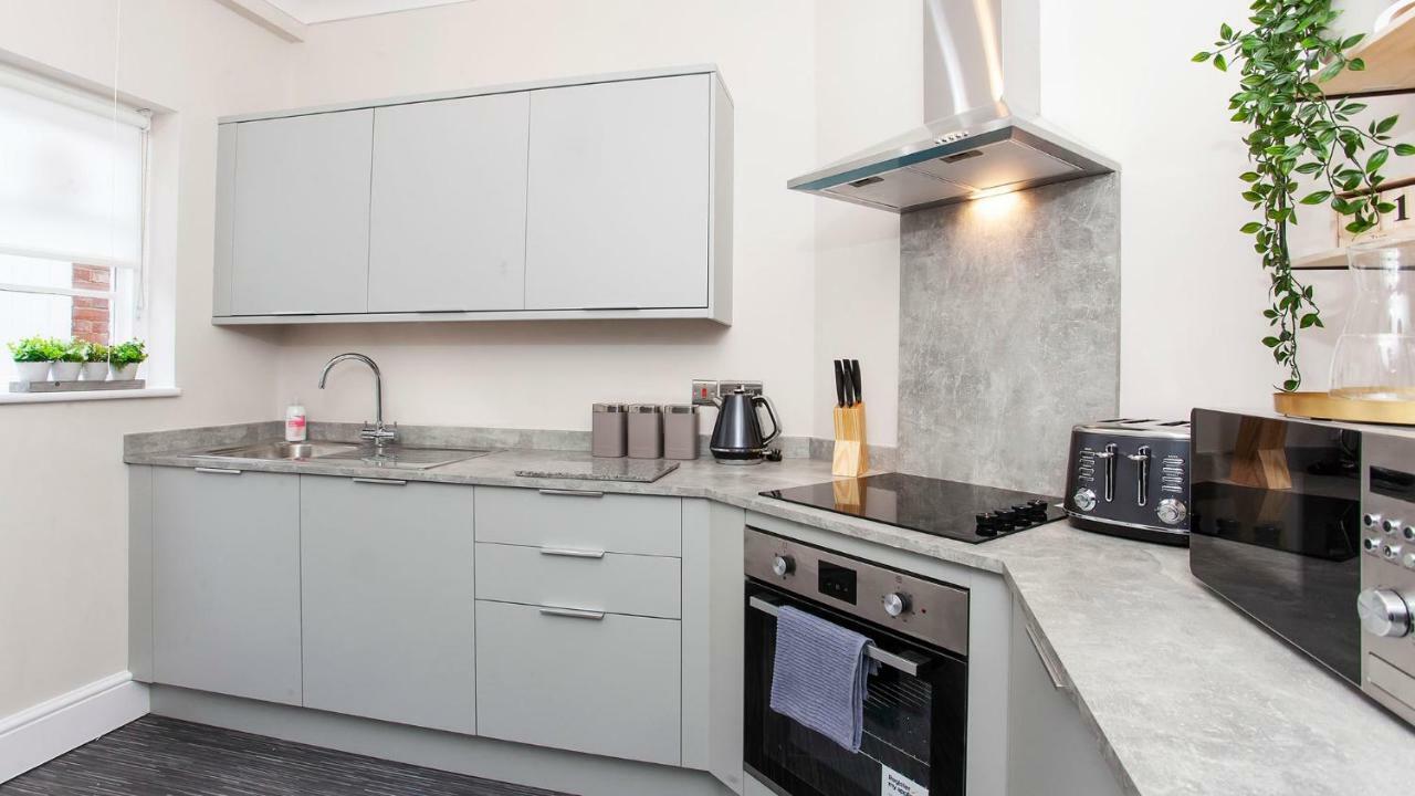 Stylish And Most Central 2 Bed -Free Parking Йорк Екстериор снимка