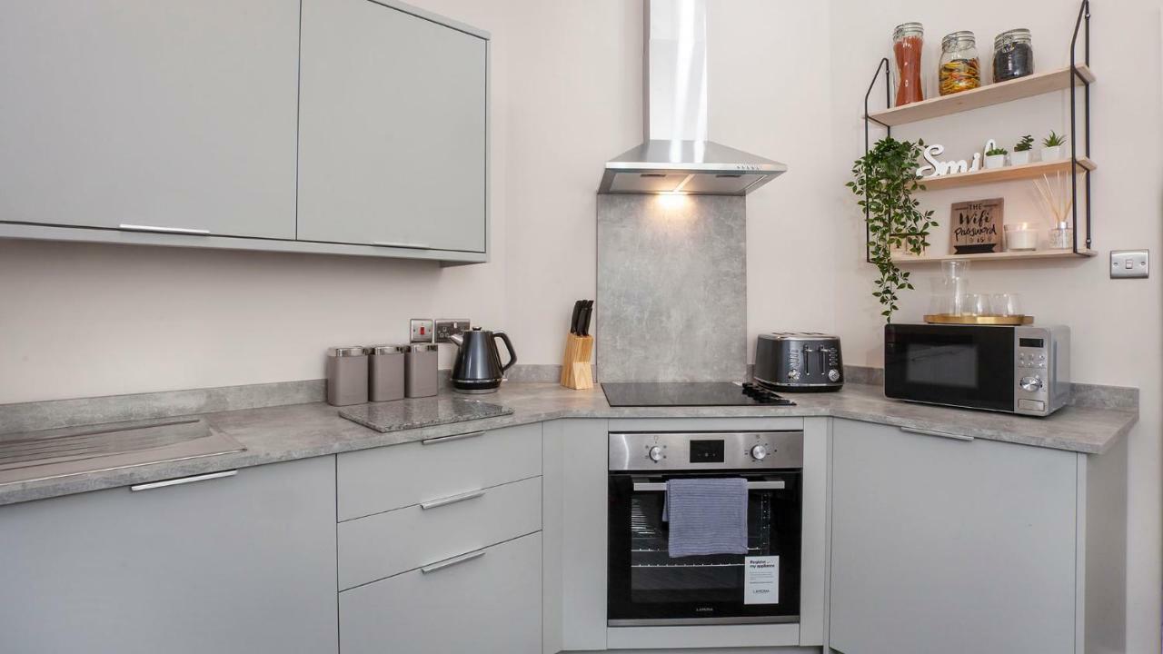 Stylish And Most Central 2 Bed -Free Parking Йорк Екстериор снимка